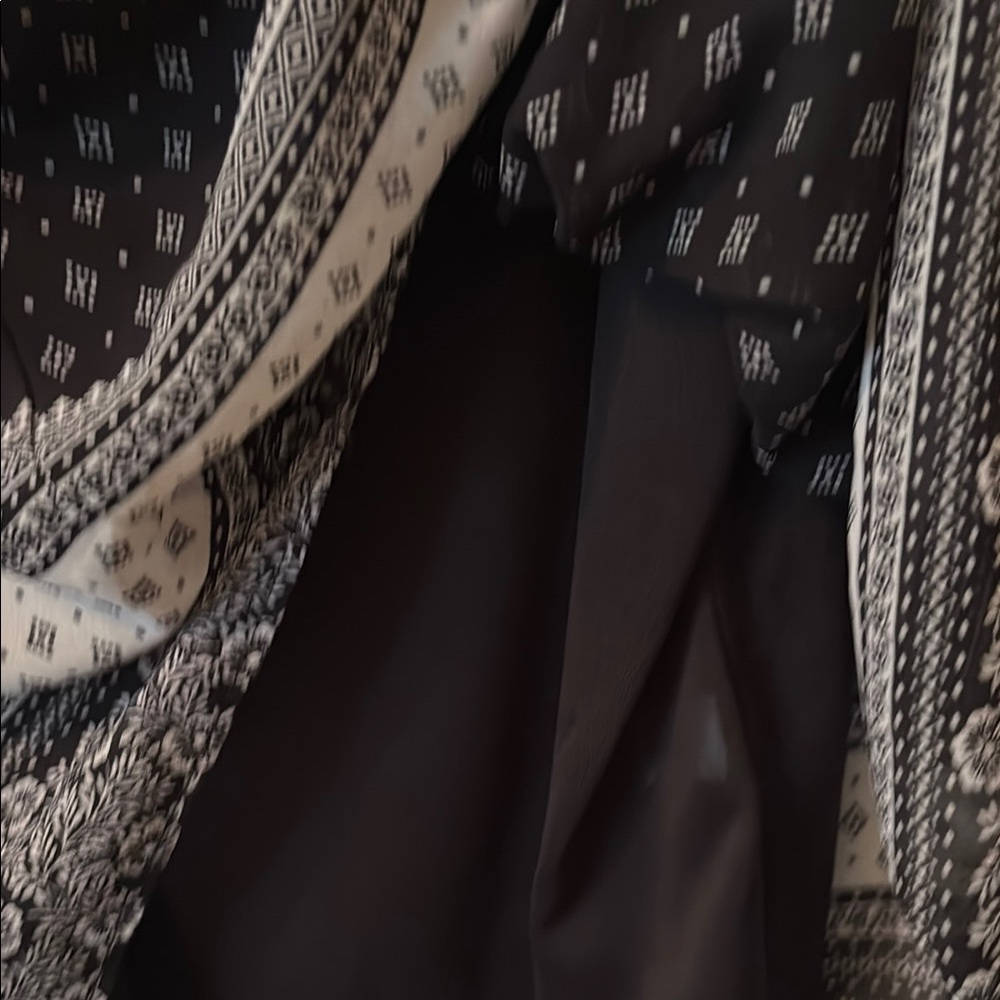 CJ Banks Black and Cream Pleated Blouse - Picture 4 of 5